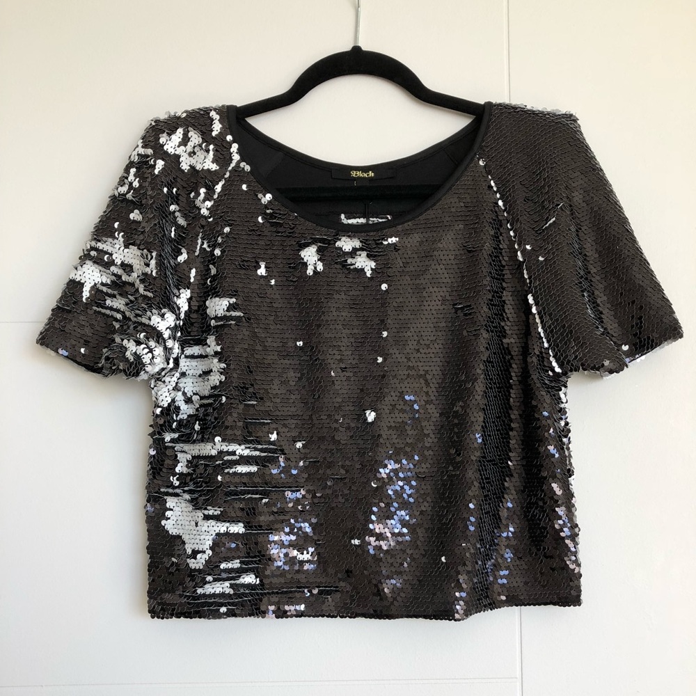 Reversible sequins shoulder pad crop top